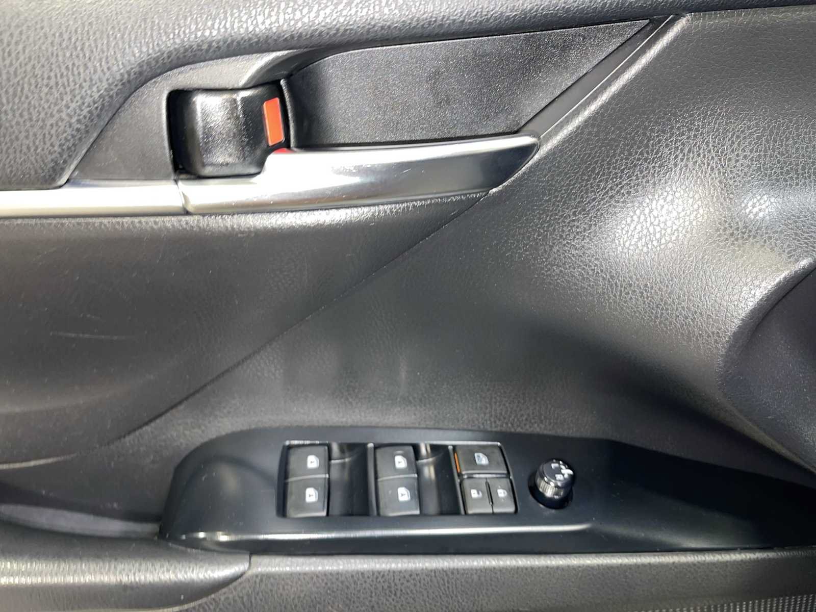 Used 2020 Toyota Camry SE FWD image 22