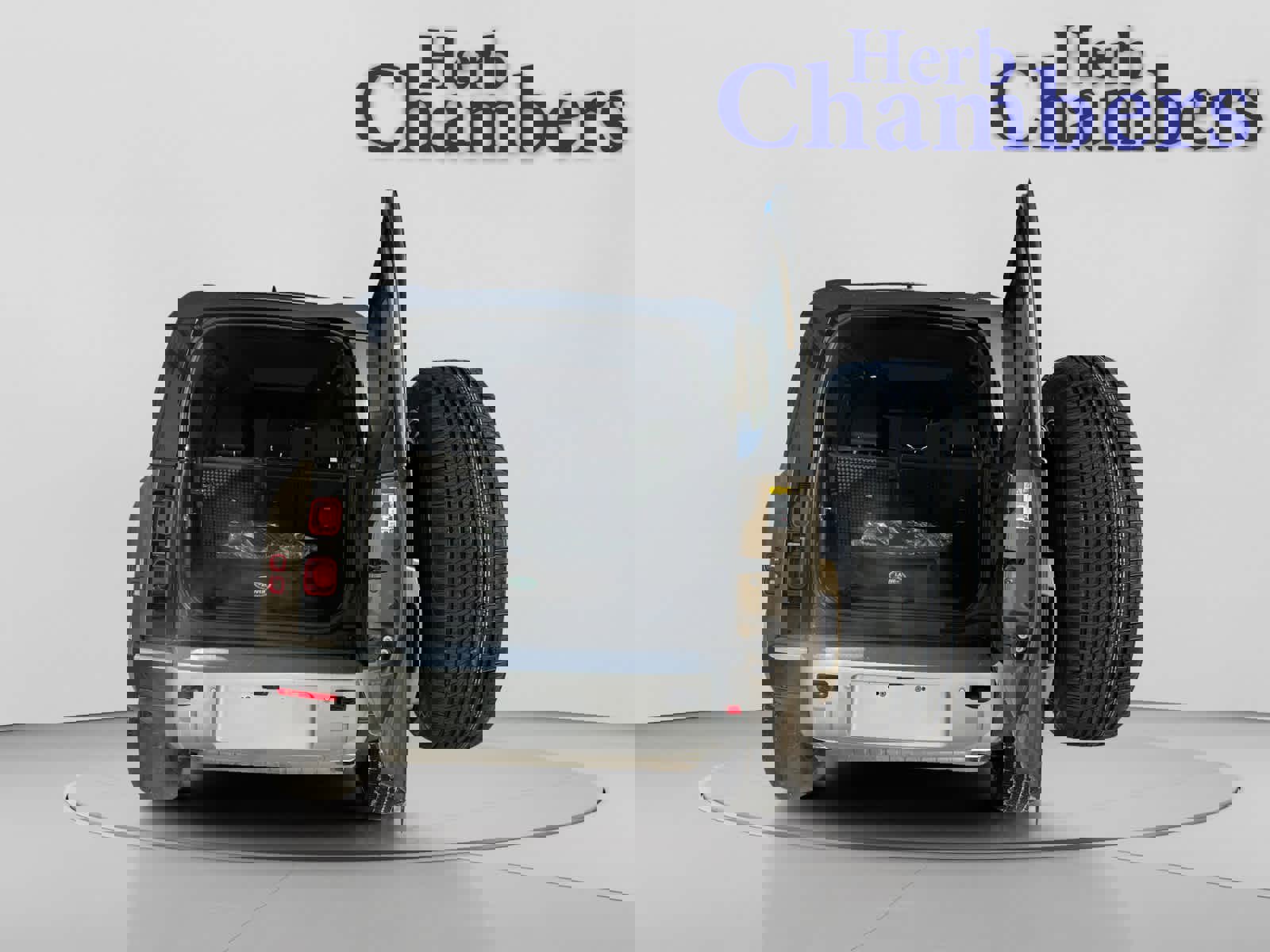 Used 2025 Land Rover Defender 110 S image 7