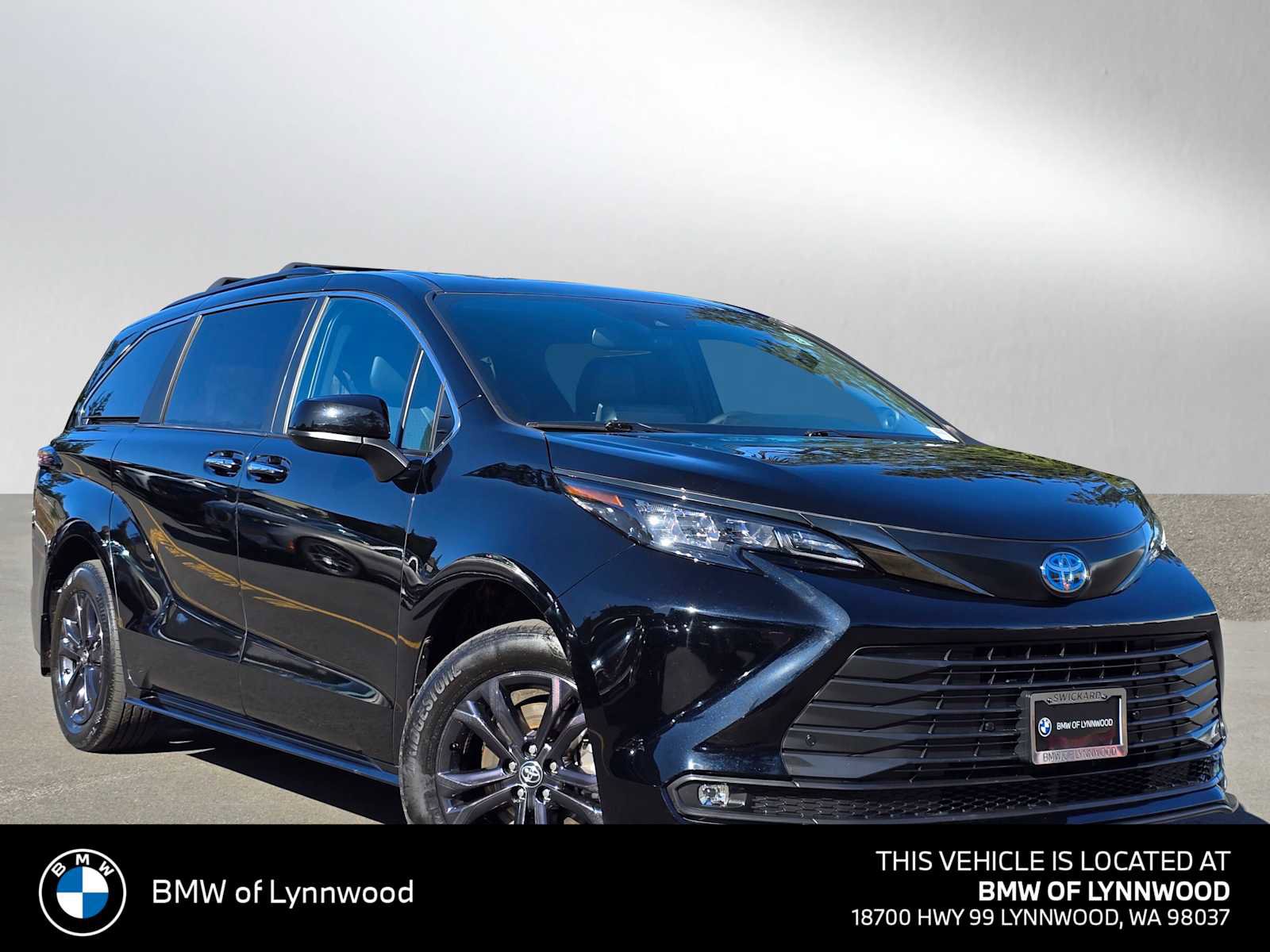 Used 2024 Toyota Sienna XLE Woodland Edition AWD/4WD image 1