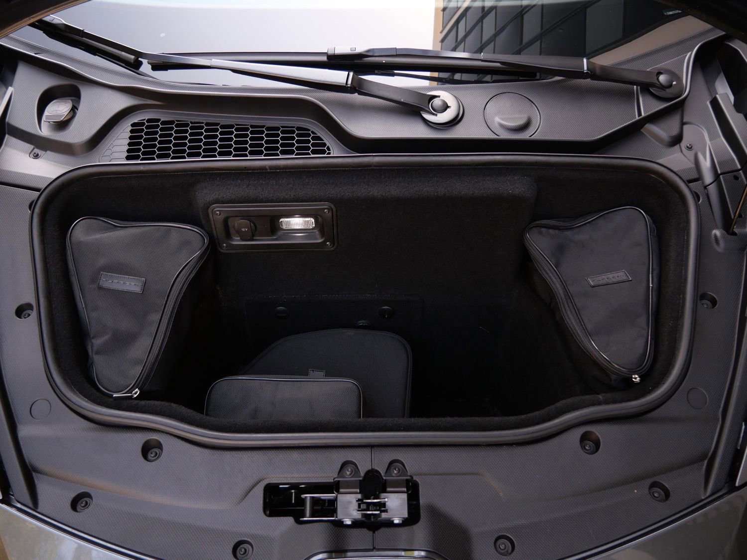 Used 2021 Lamborghini Huracan EVO image 25