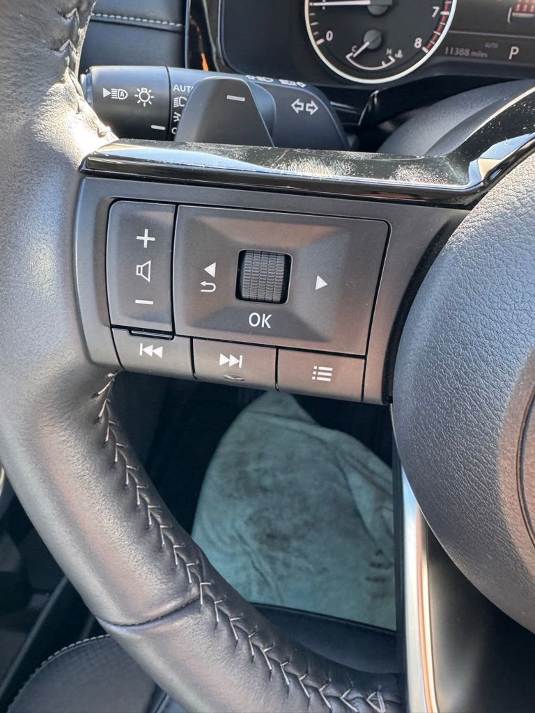 Used 2025 Nissan Pathfinder SL image 29