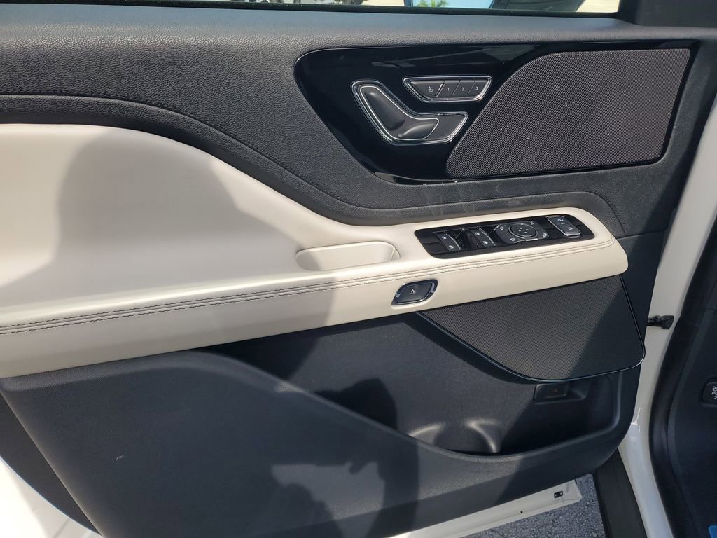 New 2026 Lincoln Aviator 2WD image 17