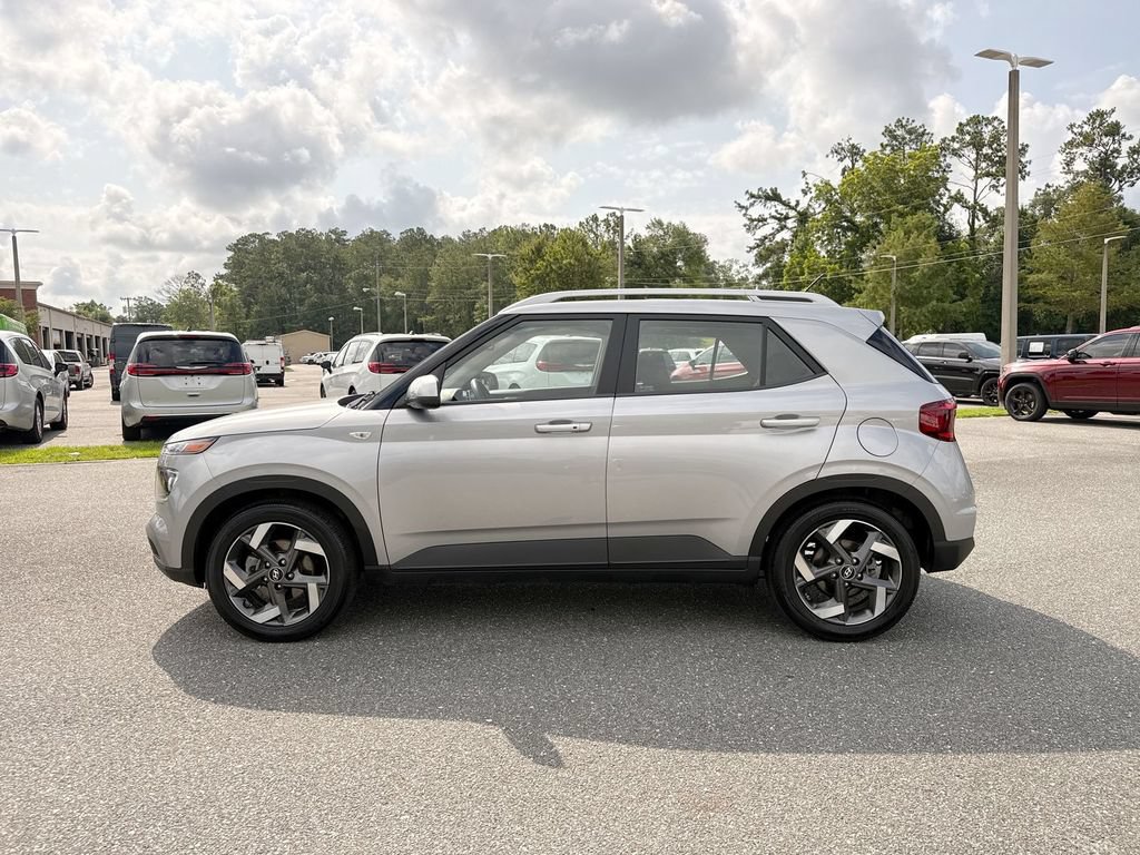 Used 2025 Hyundai Venue SEL FWD image 7