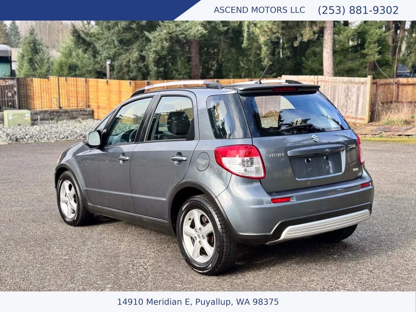 Used 2009 Suzuki SX4 AWD Hatchback w/ Touring Pkg image 3