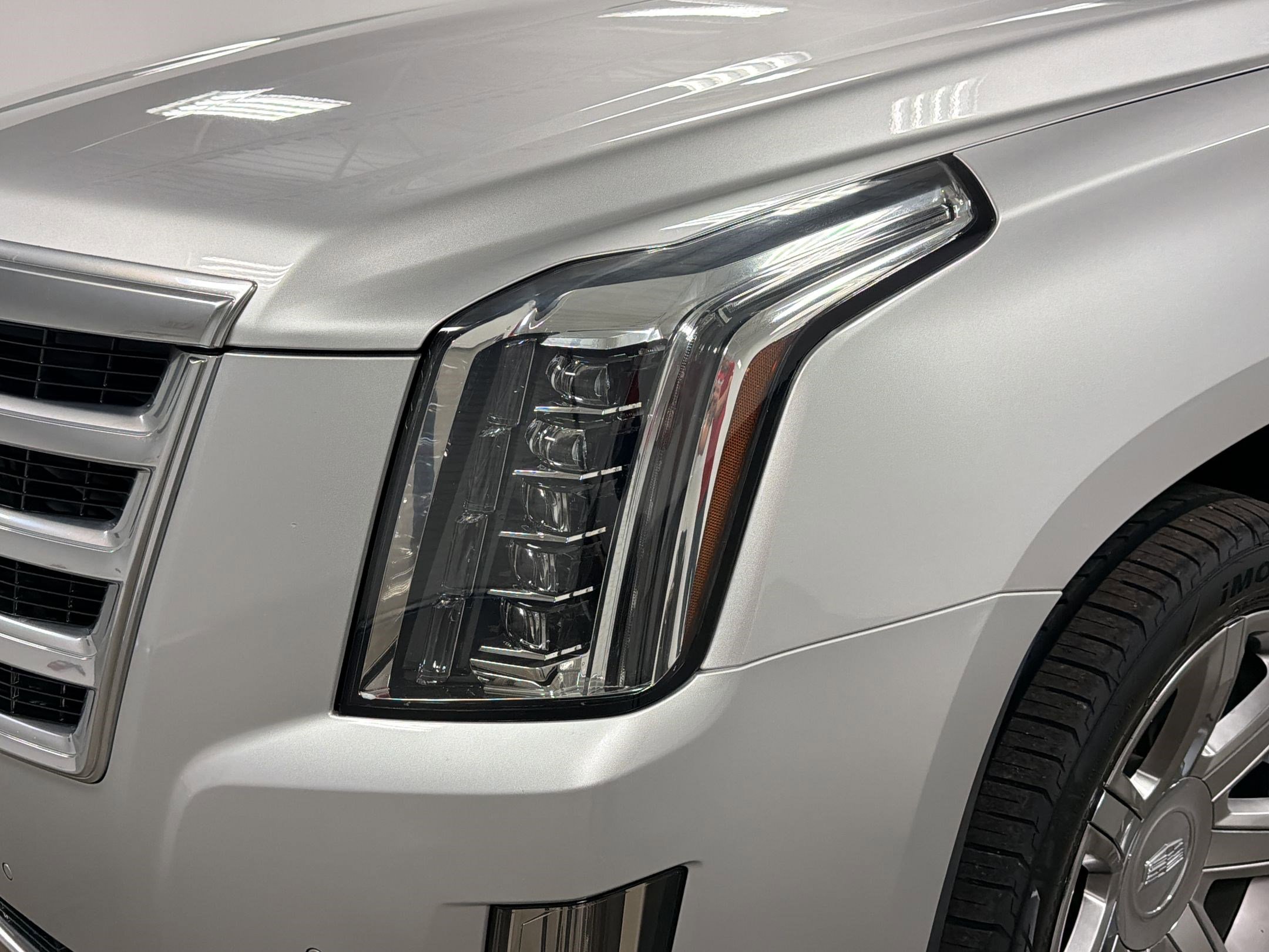 Used 2020 Cadillac Escalade ESV Luxury image 10