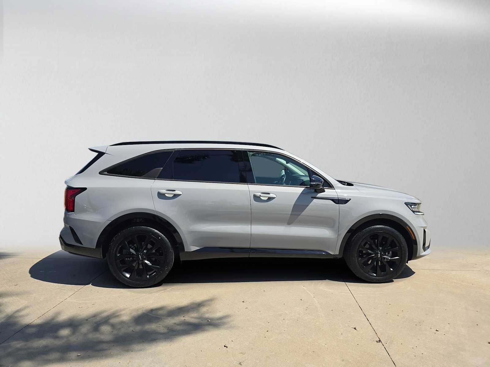 Used 2023 Kia Sorento SX FWD image 2
