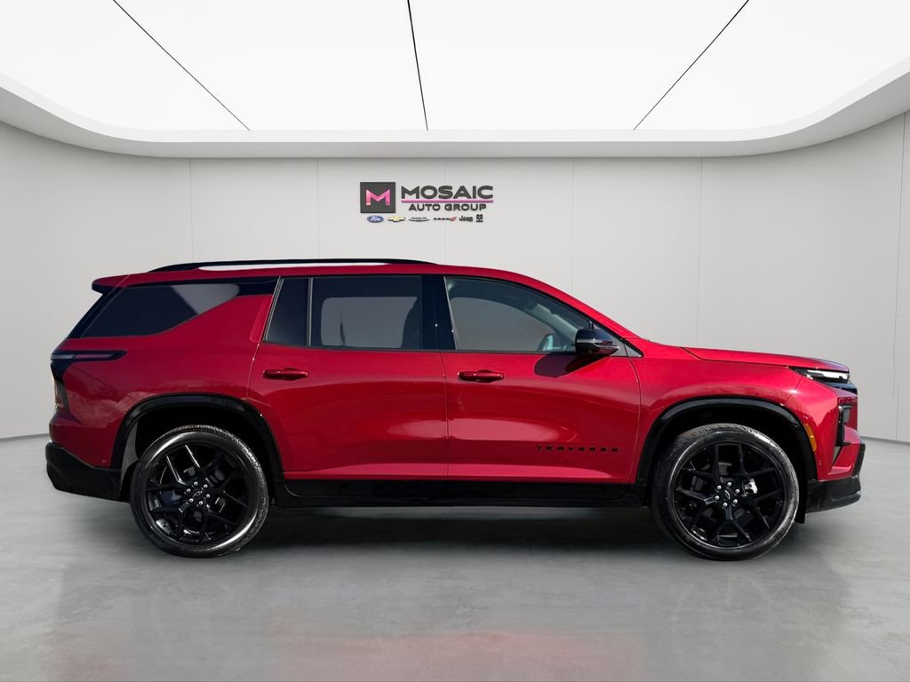 Used 2025 Chevrolet Traverse RS w/ LPO, Floor Liner Package AWD/4WD image 2