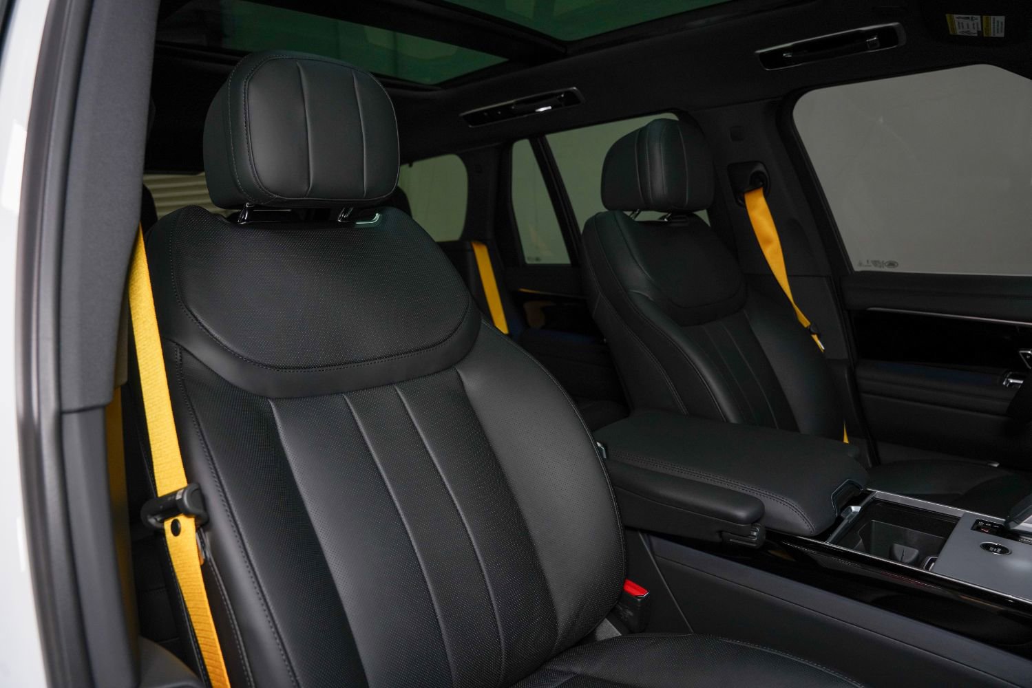 Used 2025 Land Rover Range Rover SE image 32