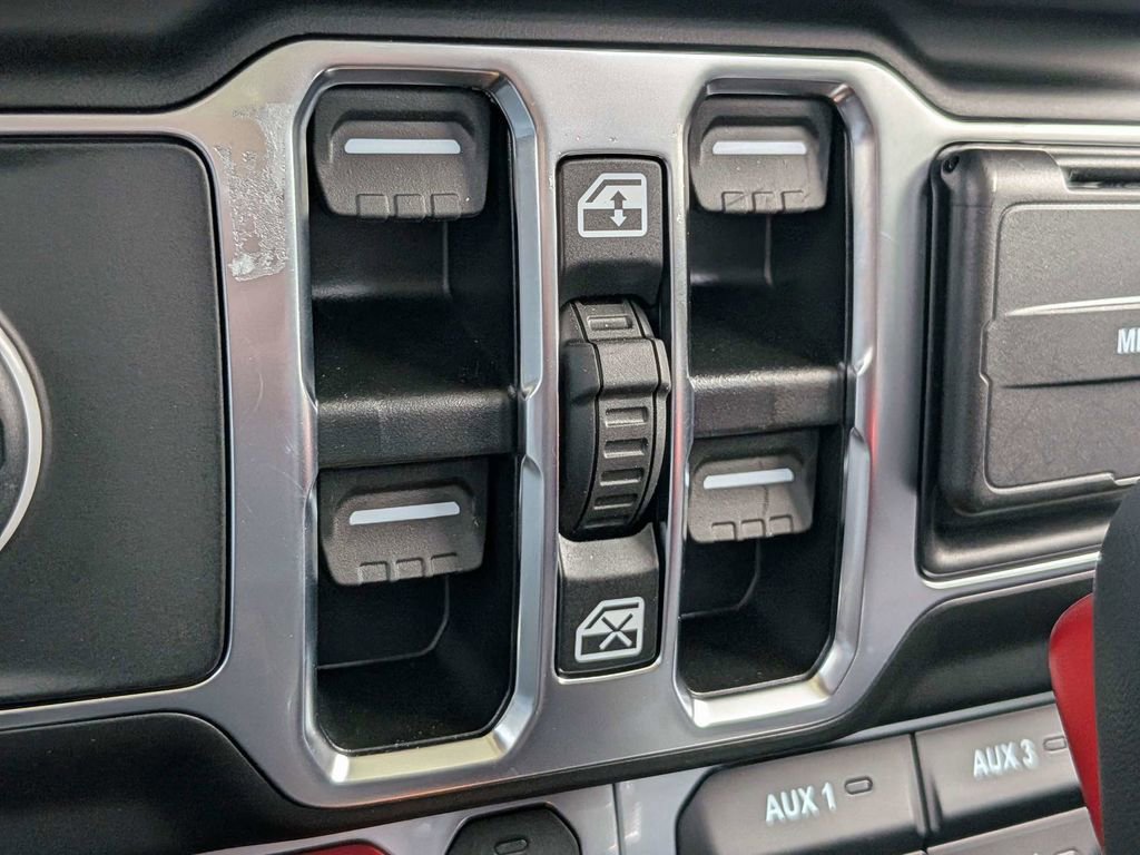 Used 2025 Jeep Gladiator Rubicon w/ Convenience Group AWD/4WD image 27