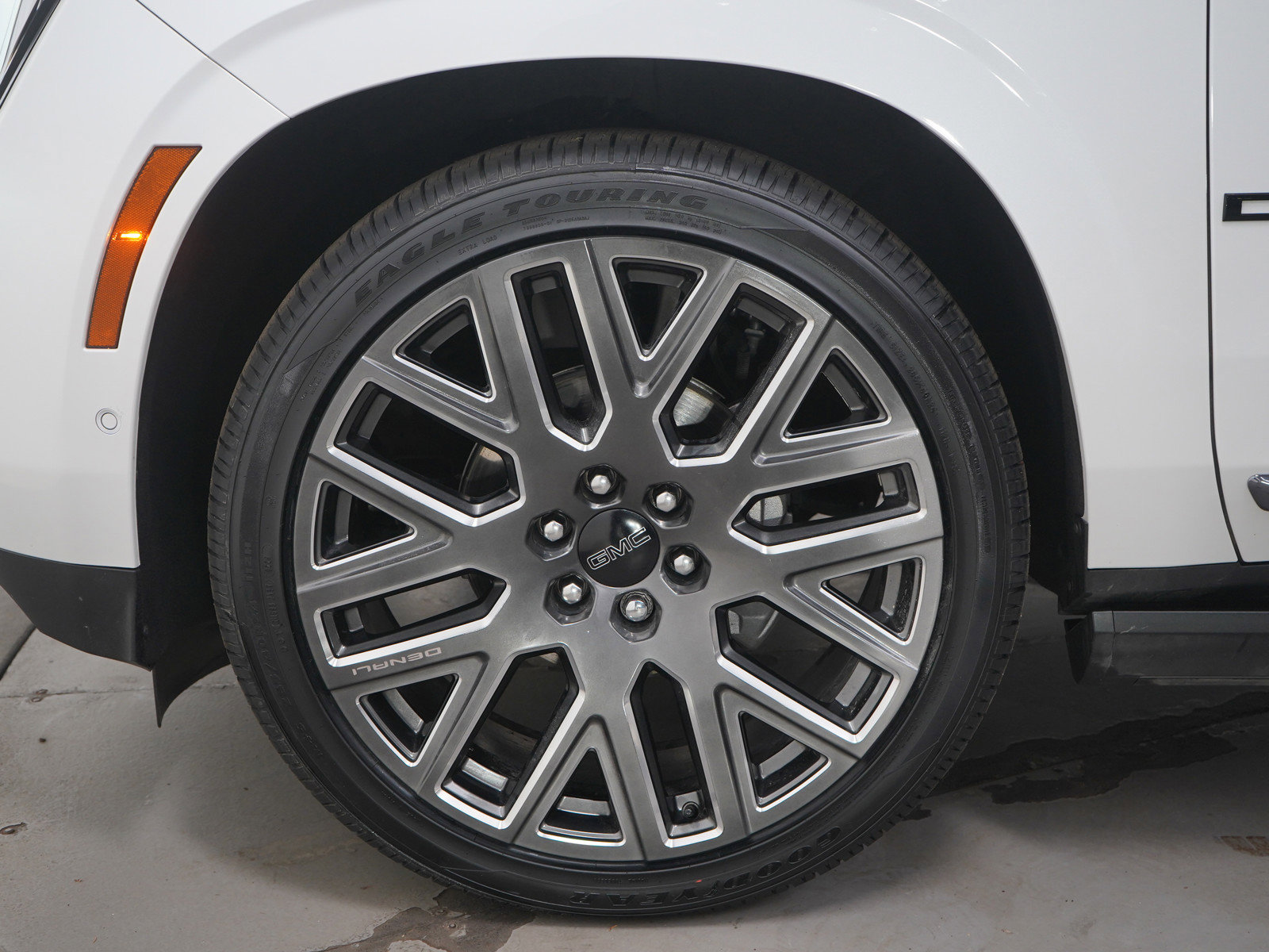 Used 2025 GMC Yukon XL Denali Ultimate w/ LPO, Floor Liner Package image 26