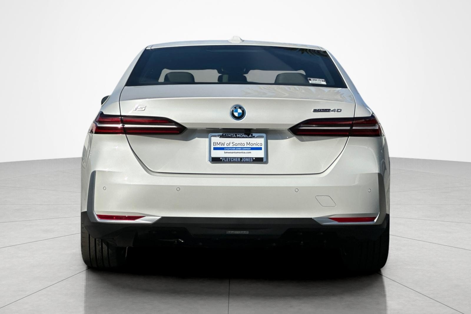 New 2027 BMW i5 eDrive40 w/ Premium Package RWD image 4