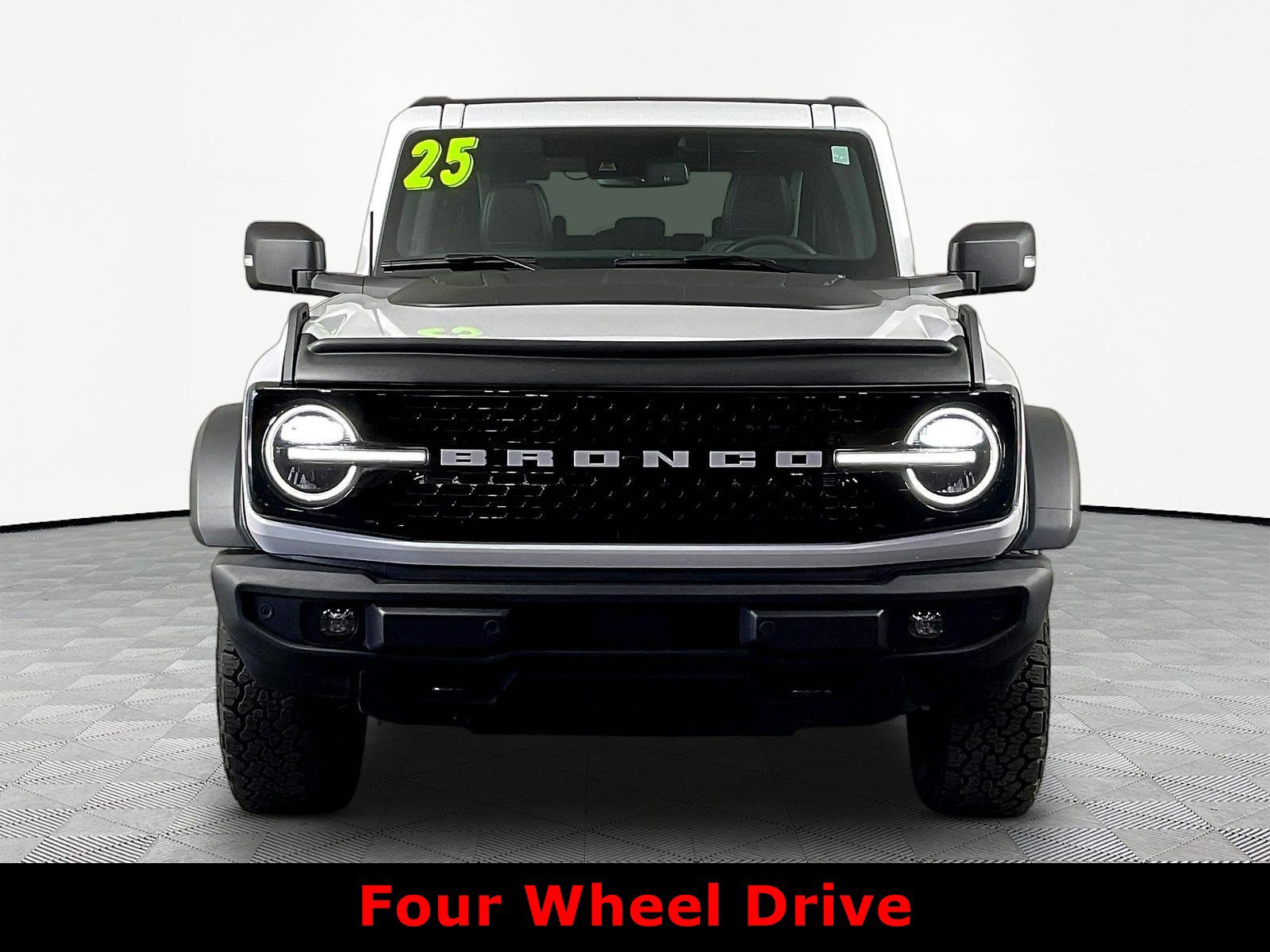 Used 2025 Ford Bronco Outer Banks AWD/4WD image 2