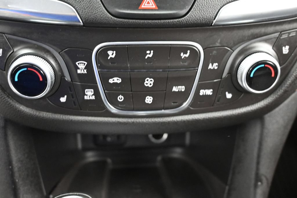 Used 2018 Chevrolet Equinox Premier FWD image 19