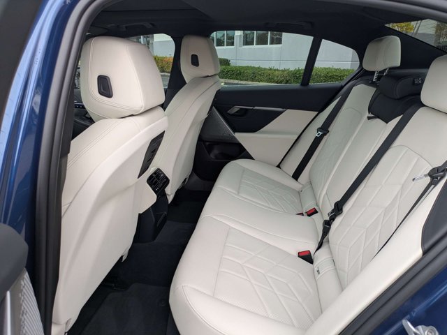 Used 2024 BMW i5 eDrive40i w/ Premium Package RWD image 13