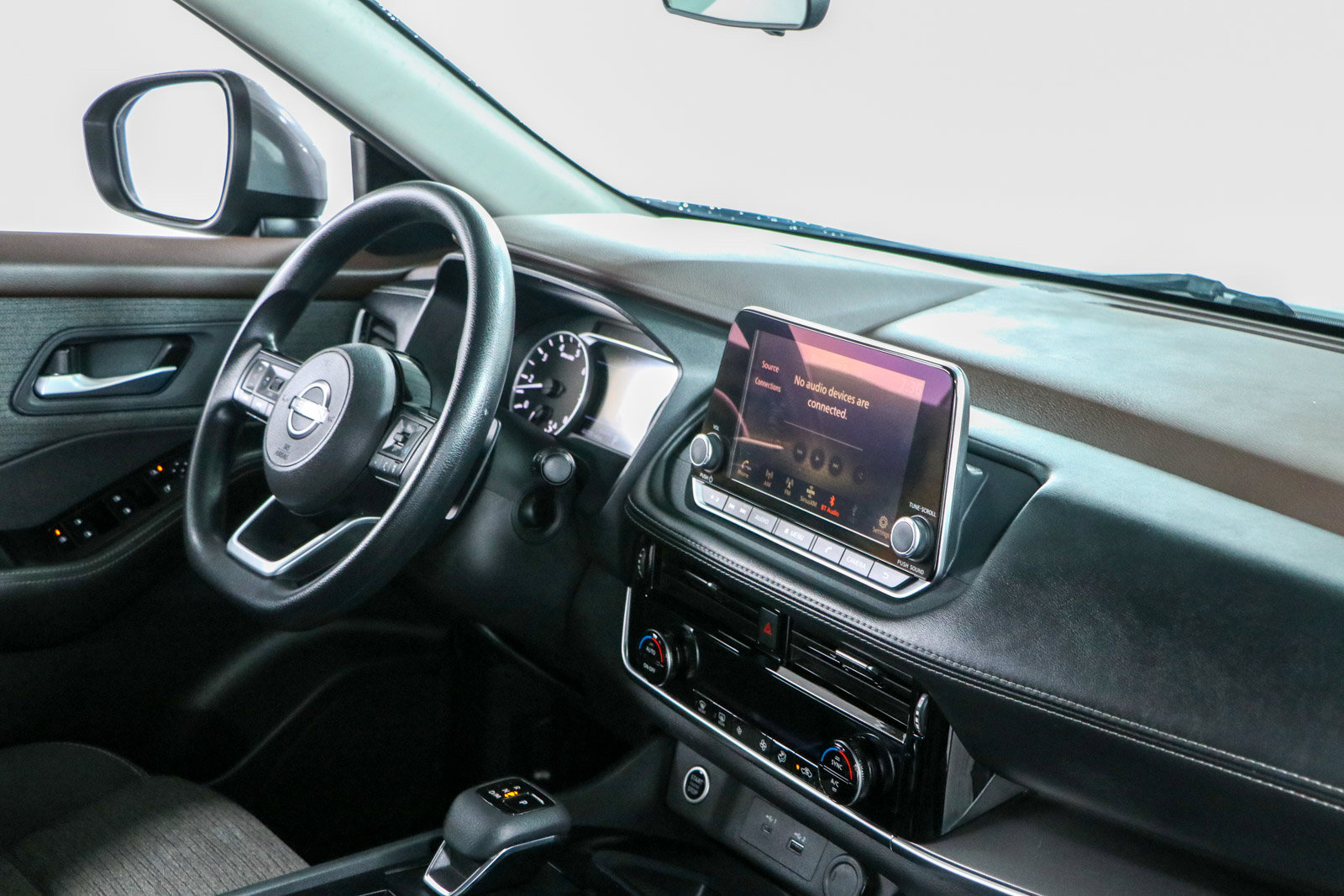 Used 2023 Nissan Rogue SV FWD image 24