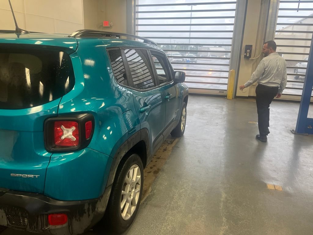 Used 2022 Jeep Renegade Sport w/ Sport Appearance Group AWD/4WD image 9