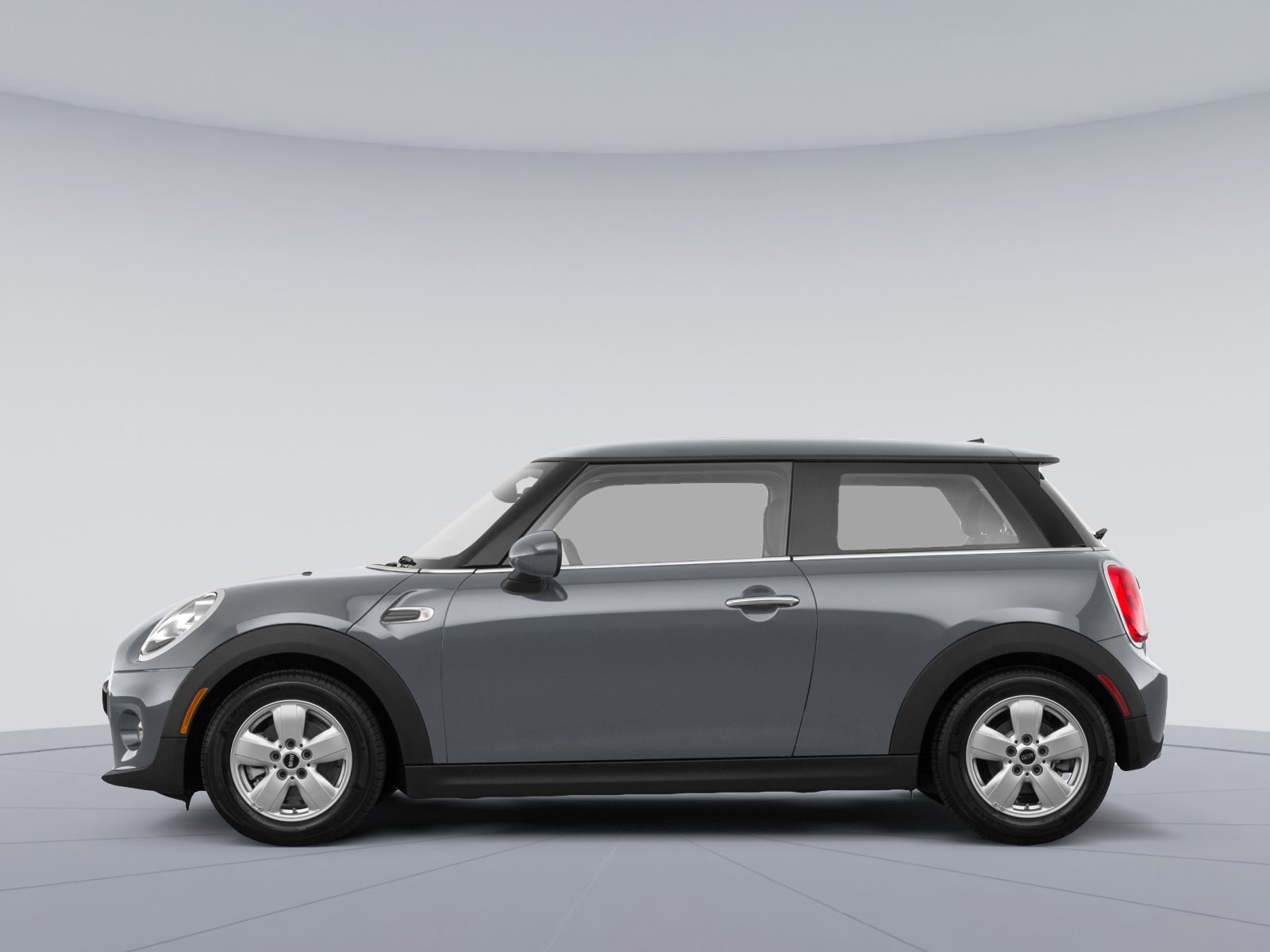 Used 2018 MINI Cooper 2-Door Hardtop image 2
