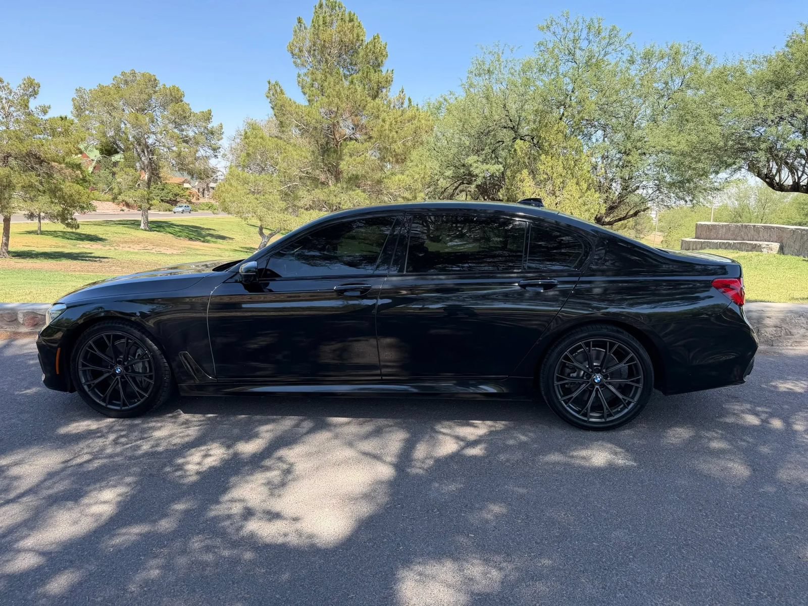 Used 2019 BMW 740i xDrive w/ M Sport Package AWD/4WD image 2
