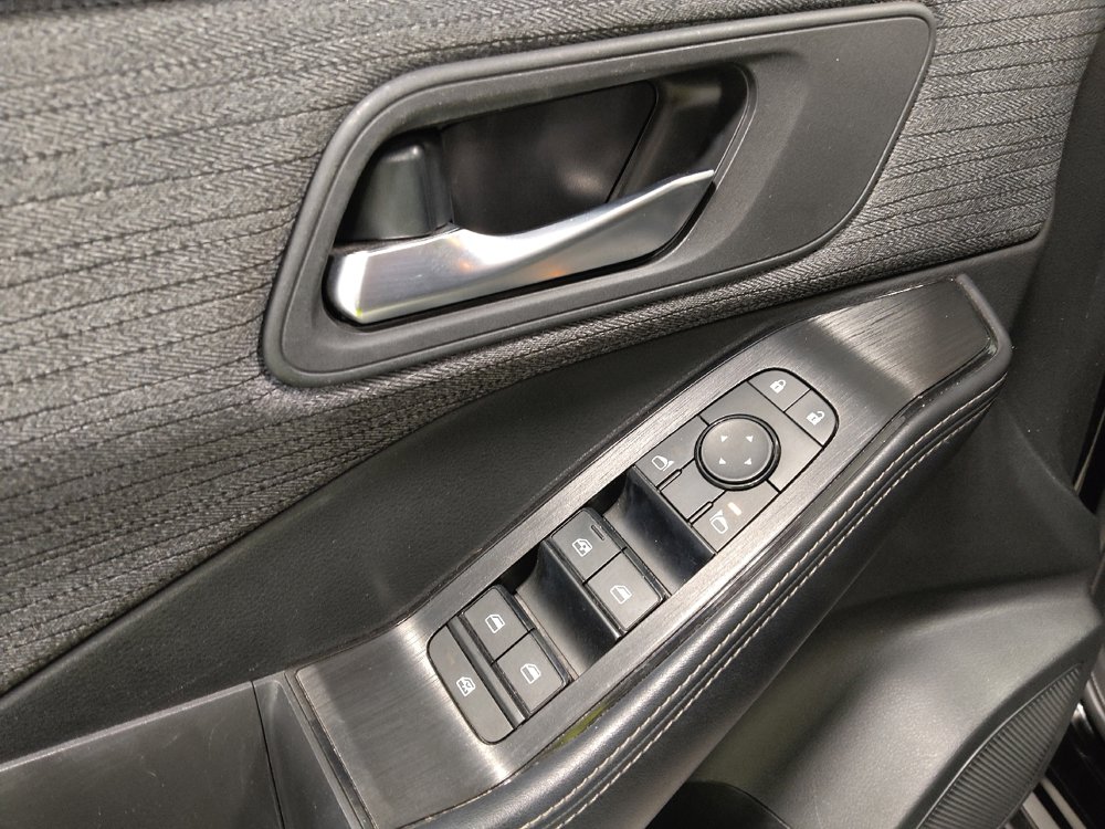 Used 2023 Nissan Rogue SV image 27