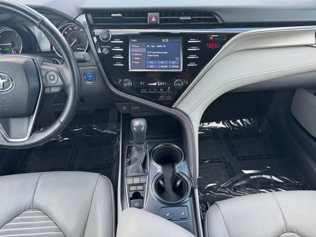 Certified 2018 Toyota Camry SE image 2