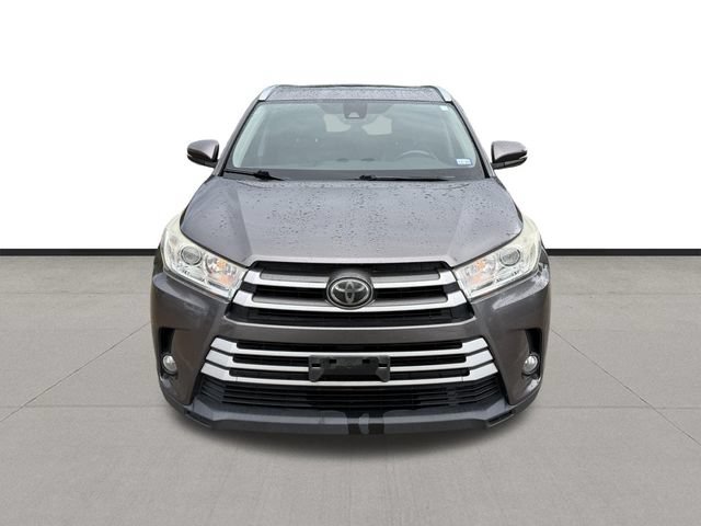 Used 2017 Toyota Highlander XLE FWD image 2
