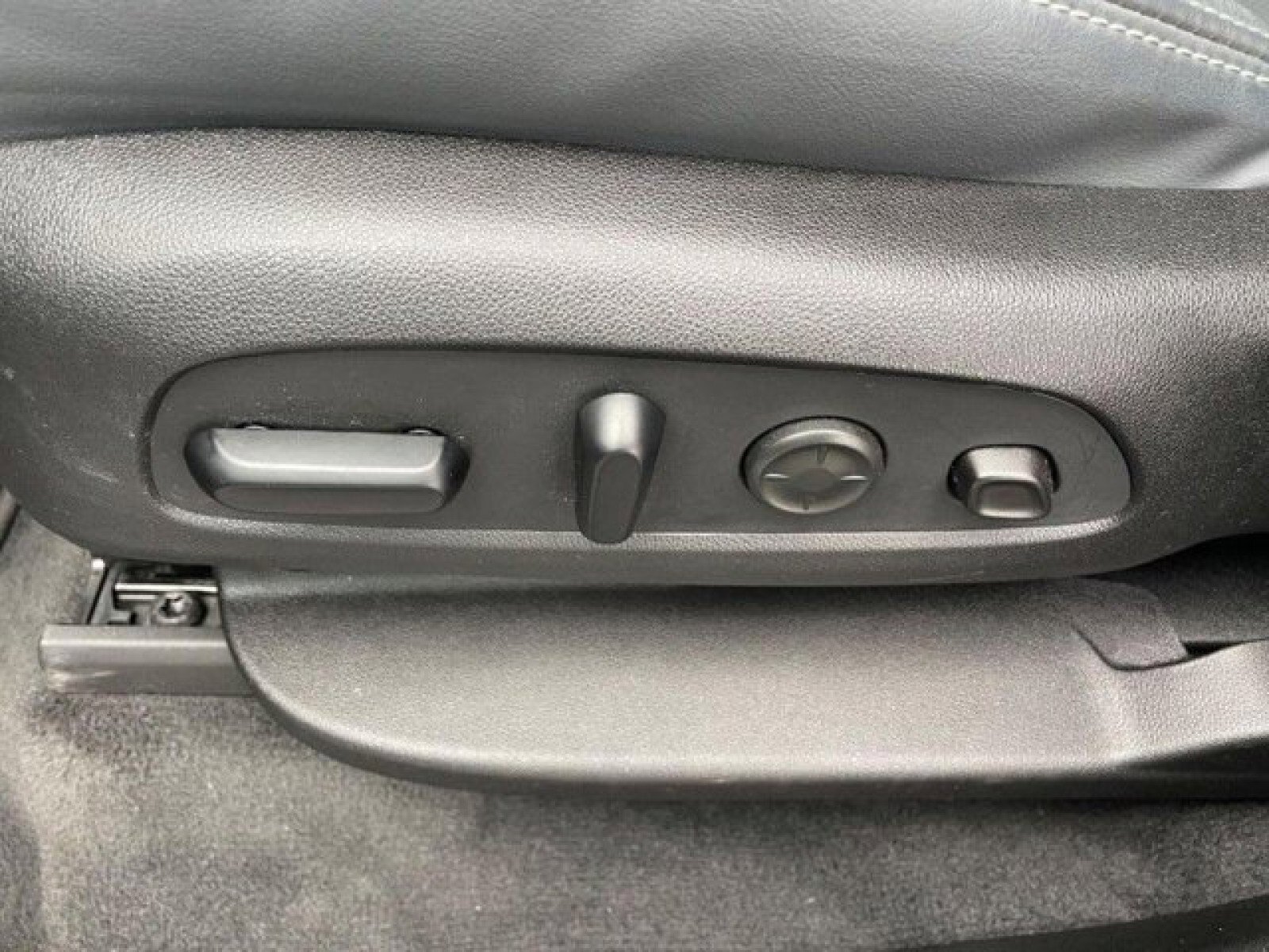 Used 2020 Buick Enclave Premium w/ Surround and Sites Package image 36