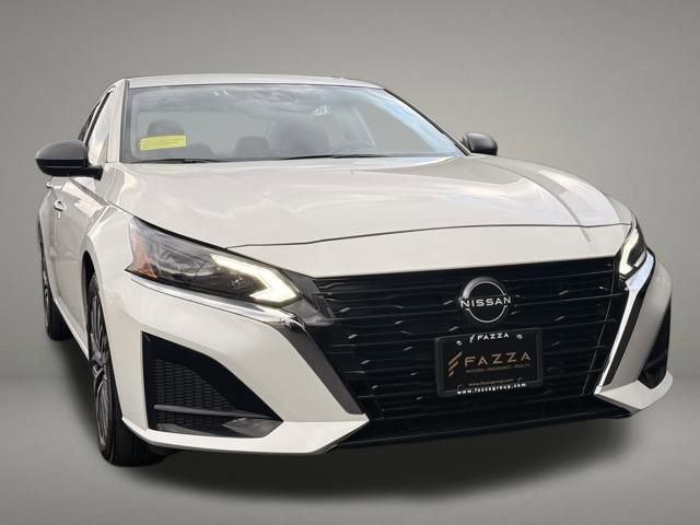 Used 2024 Nissan Altima 2.5 SV image 8