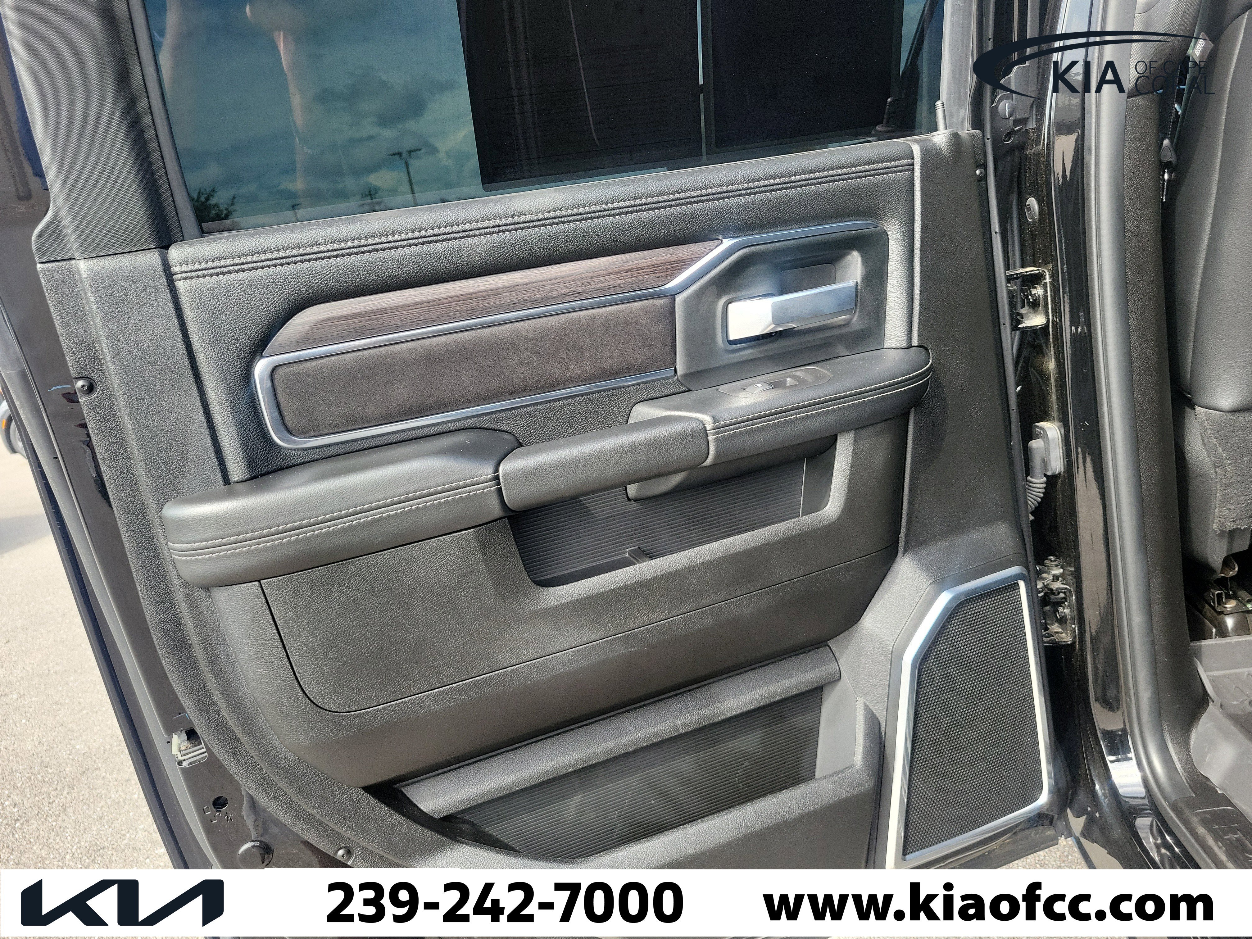 Used 2025 RAM 2500 Laramie w/ Night Edition AWD/4WD image 10