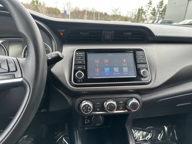 Used 2019 Nissan Kicks S FWD image 28