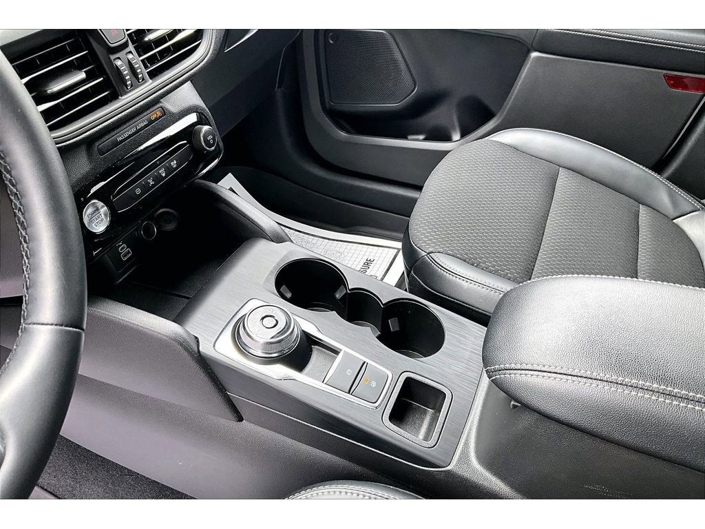 Used 2025 Ford Escape SE FWD image 17