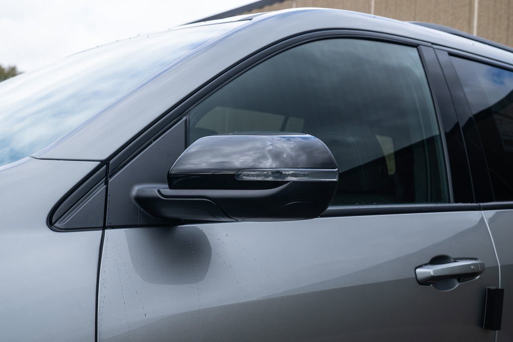 New 2026 Chevrolet Traverse LT w/ Midnight/Sport Edition image 9