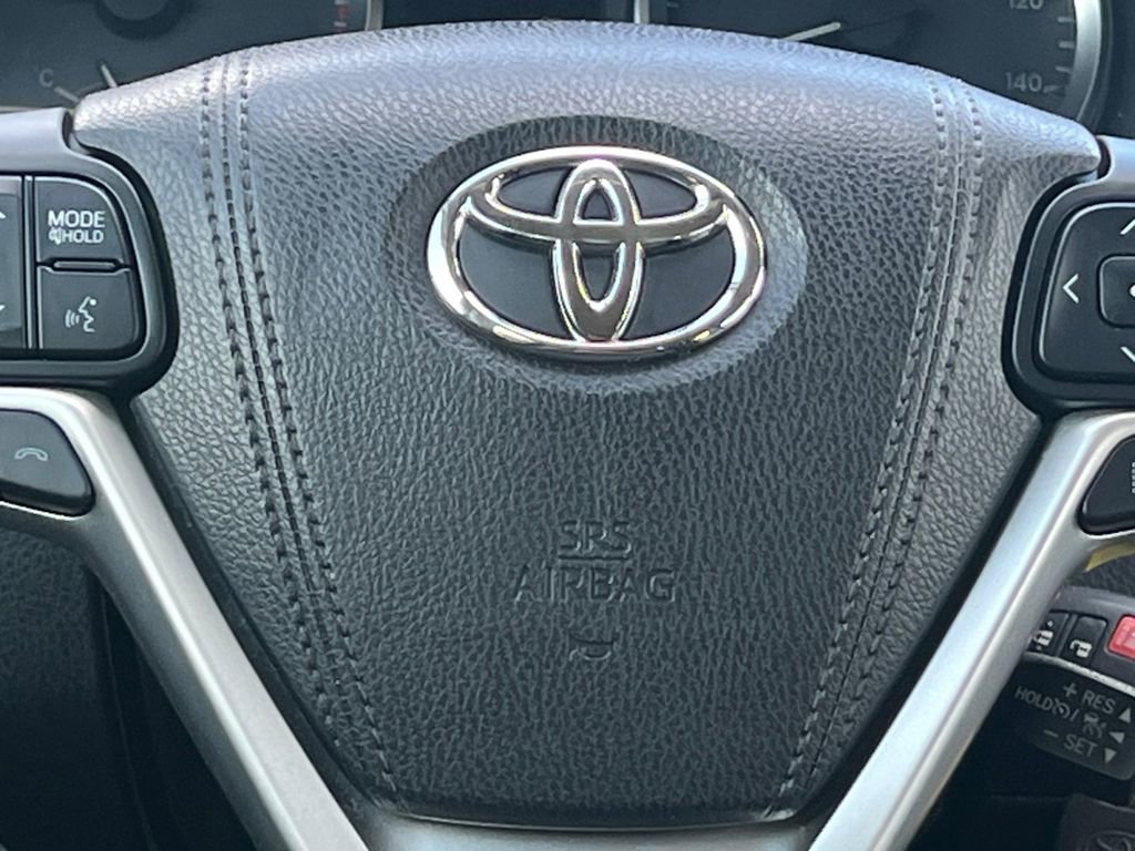 Used 2017 Toyota Highlander LE FWD image 5