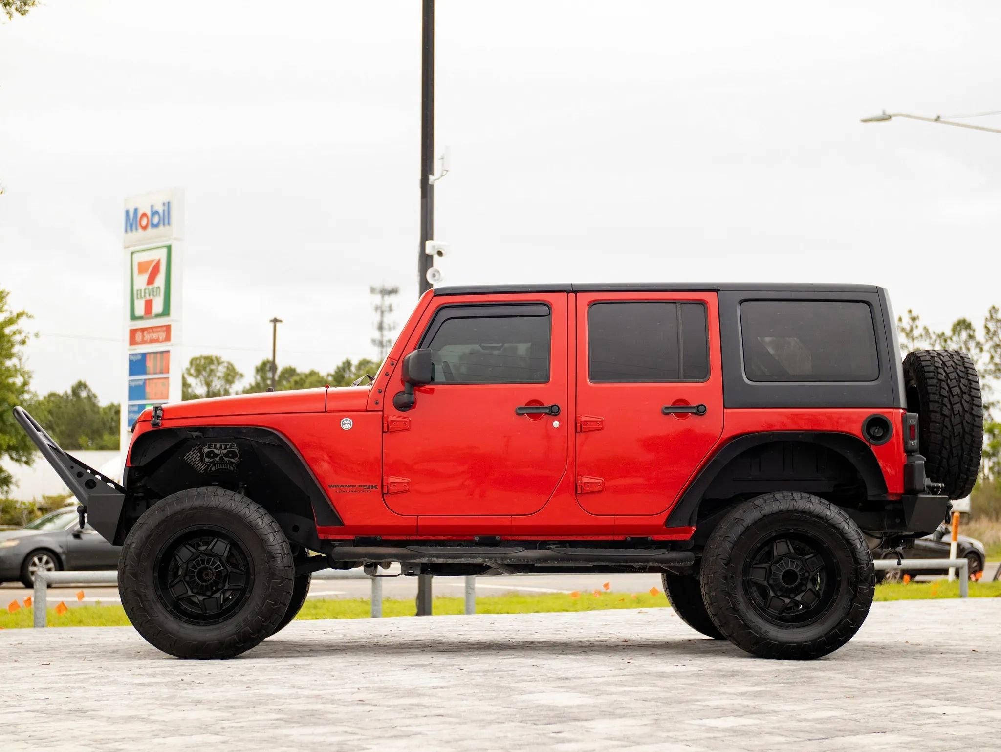 Used 2018 Jeep Wrangler Unlimited Sahara w/ Connectivity Group image 9