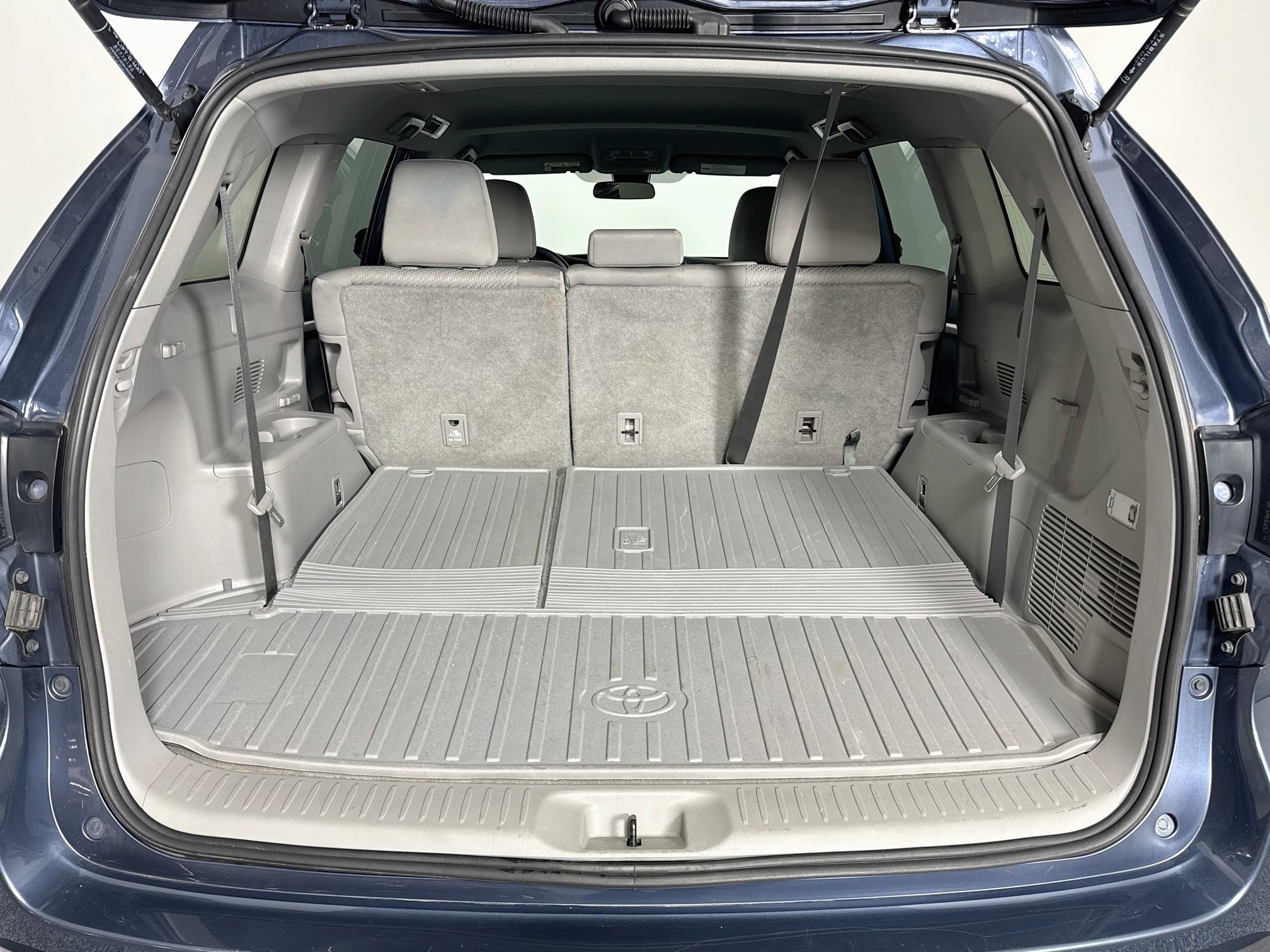 Used 2019 Toyota Highlander LE FWD image 24