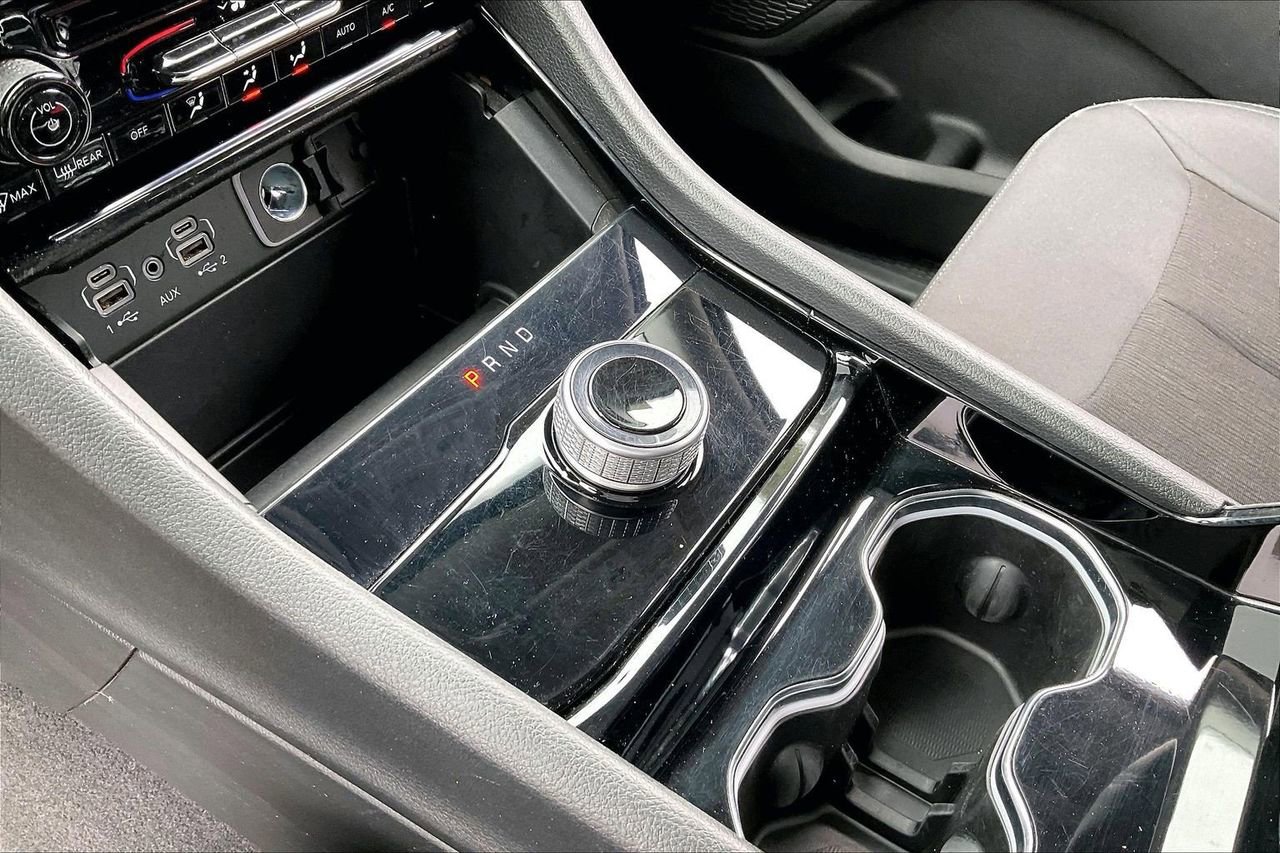 Used 2023 Jeep Grand Cherokee Laredo image 31