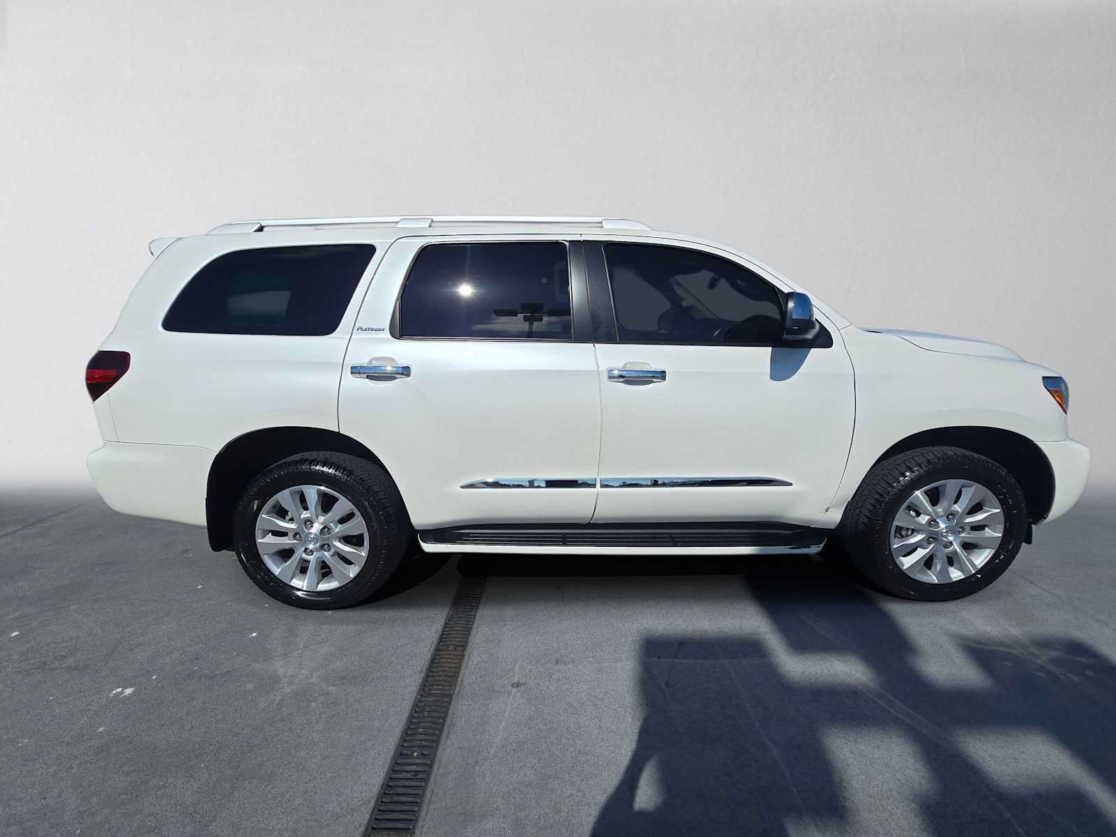 Used 2018 Toyota Sequoia Platinum AWD/4WD image 2