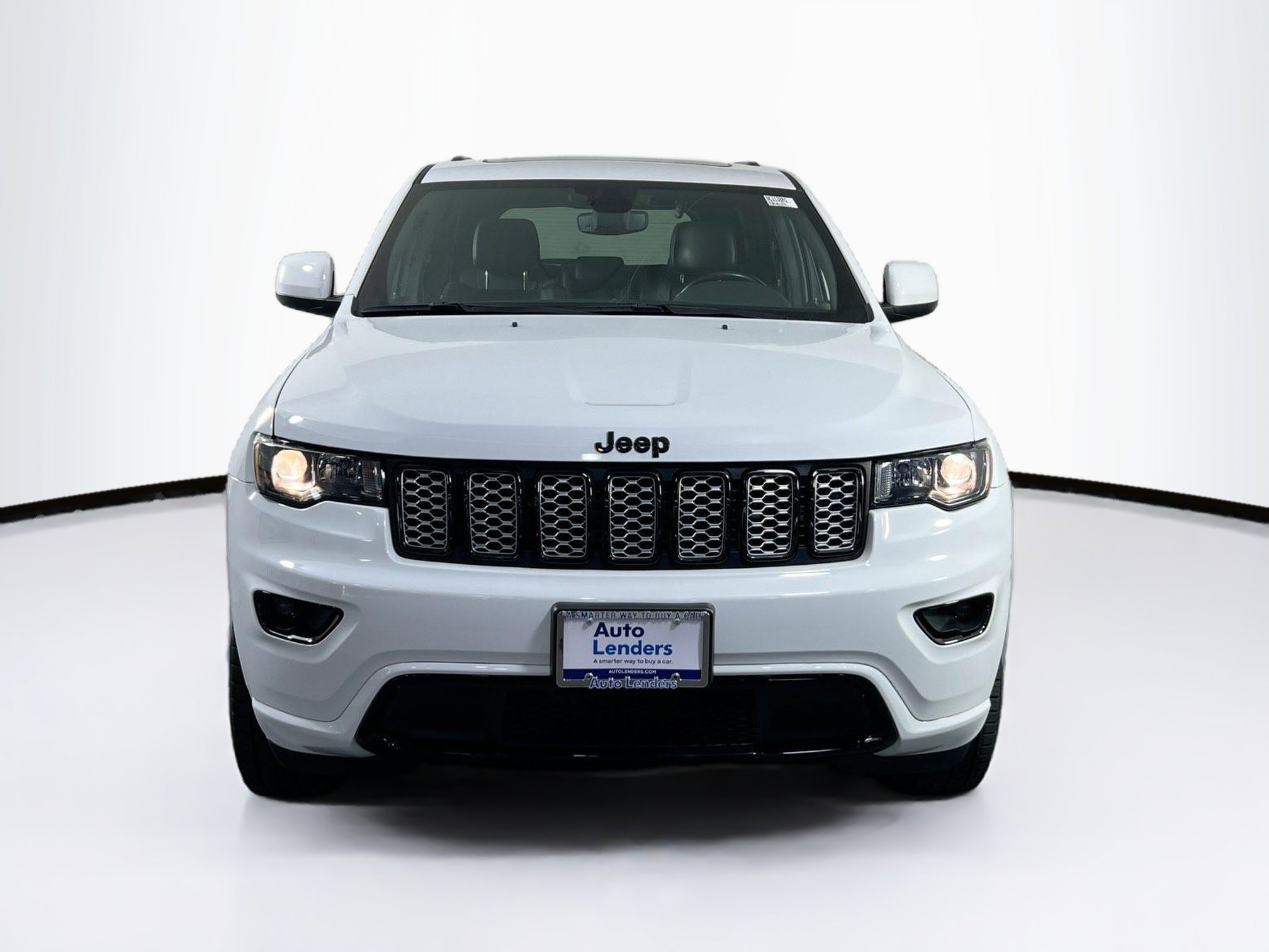 Used 2022 Jeep Grand Cherokee Laredo X image 2