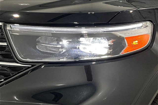 Used 2023 Ford Explorer XLT image 34