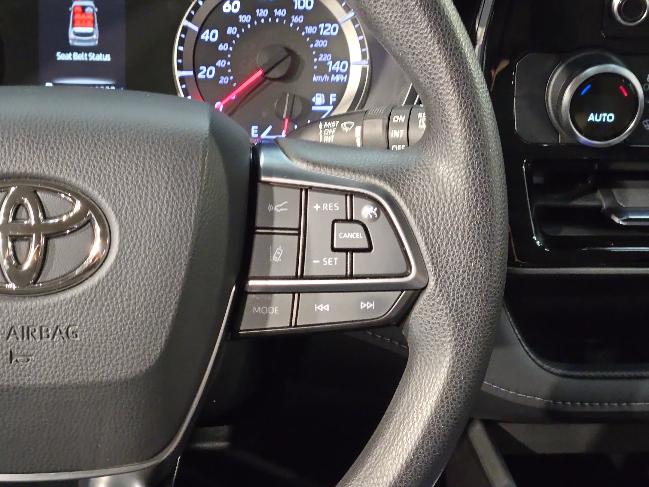 Used 2021 Toyota Highlander L FWD image 24