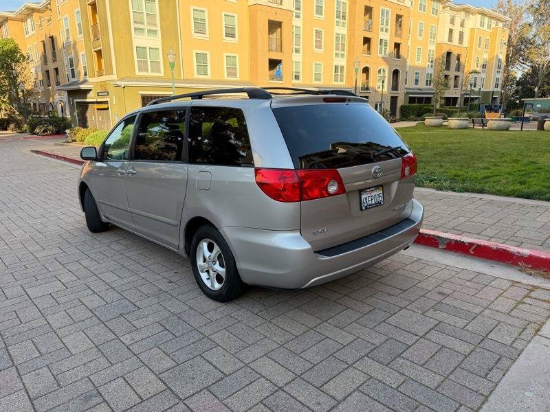 Used 2010 Toyota Sienna LE FWD image 6