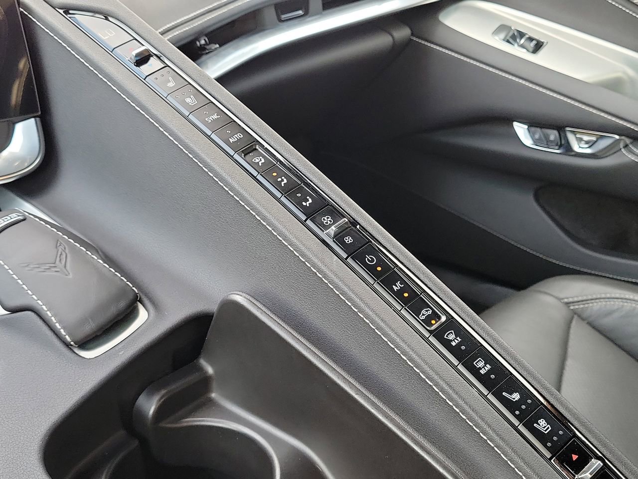 Used 2021 Chevrolet Corvette Stingray Preferred Cpe w/ 2LT image 23