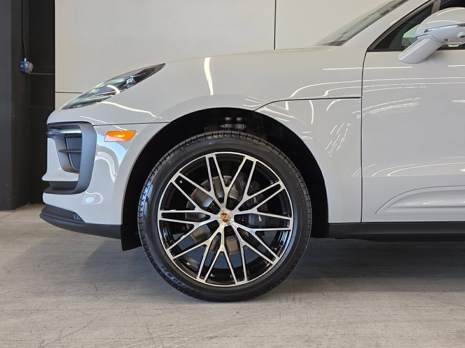 Certified 2026 Porsche Macan AWD/4WD image 9