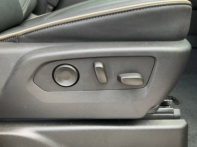 Used 2025 GMC Yukon XL Elevation AWD/4WD image 23