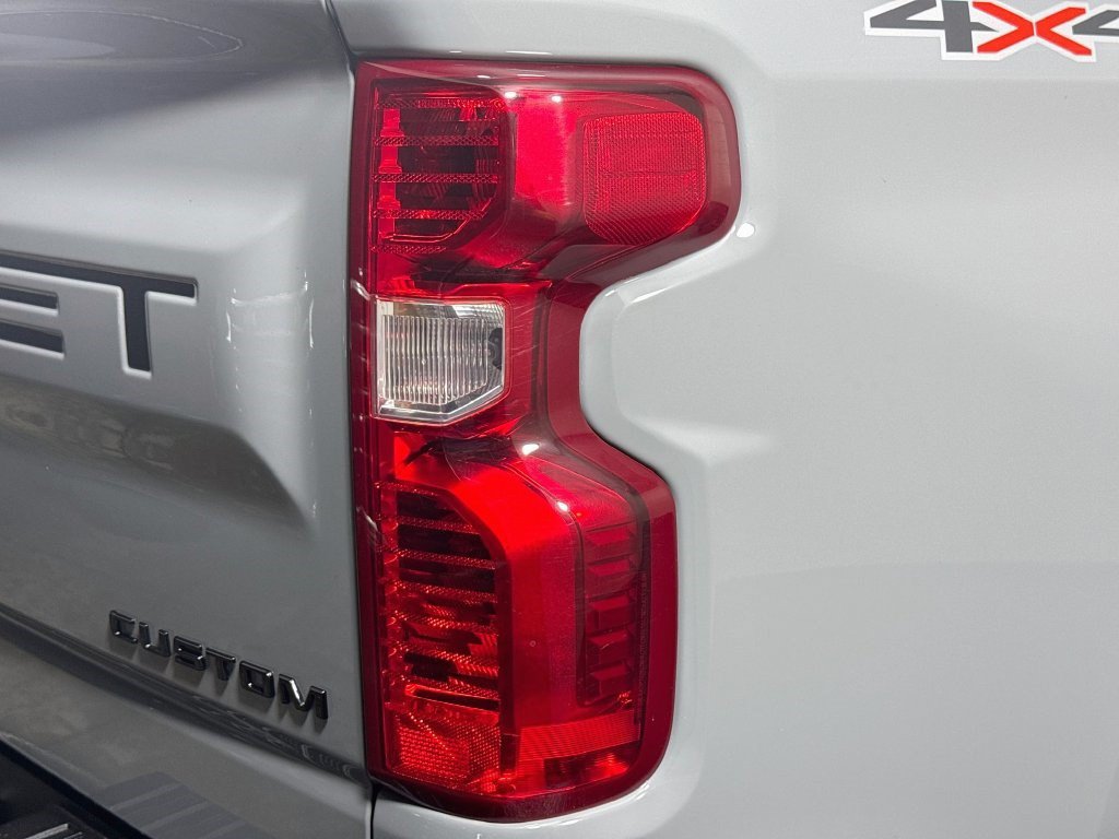 Used 2024 Chevrolet Silverado 1500 Custom w/ LPO, Dark Essentials Package AWD/4WD image 31