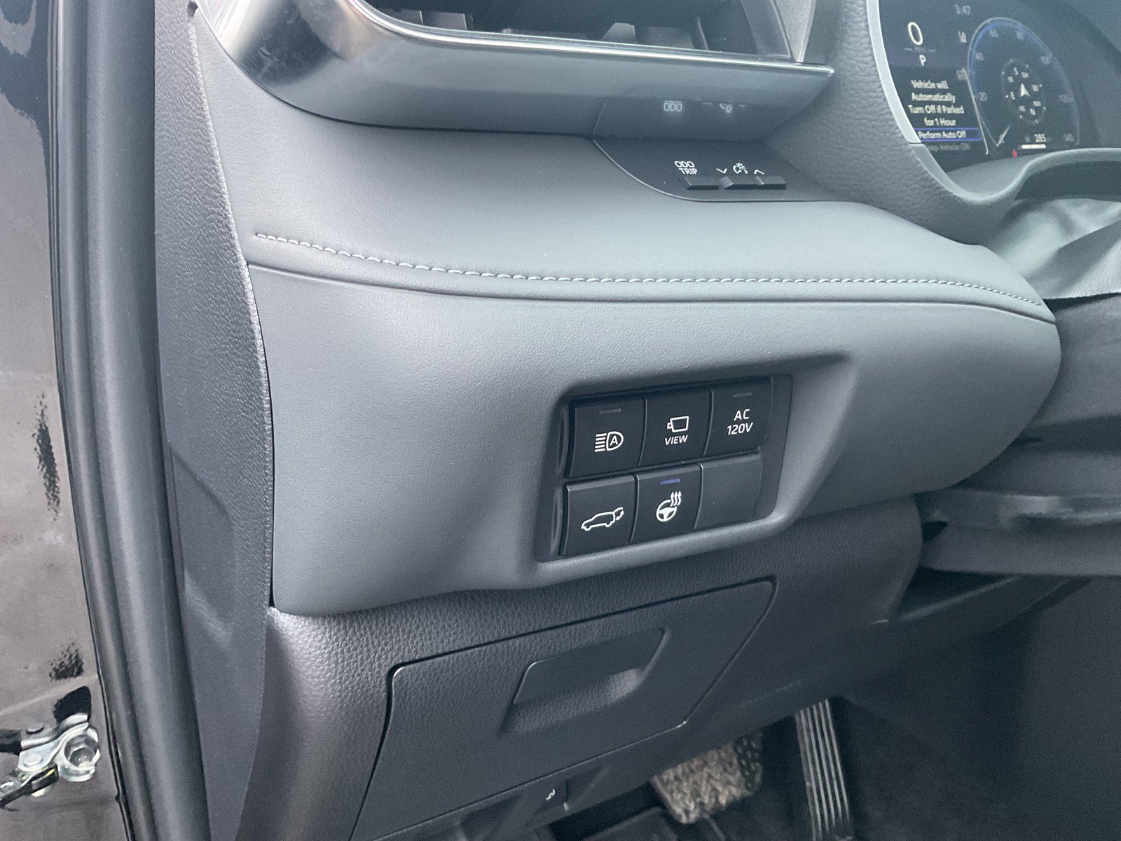 Used 2024 Toyota Highlander Limited image 12