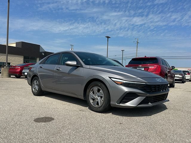 Used 2024 Hyundai Elantra SE FWD image 12