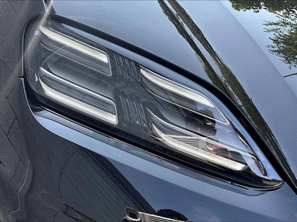 Certified 2025 Porsche Macan 4 Electric AWD/4WD image 30