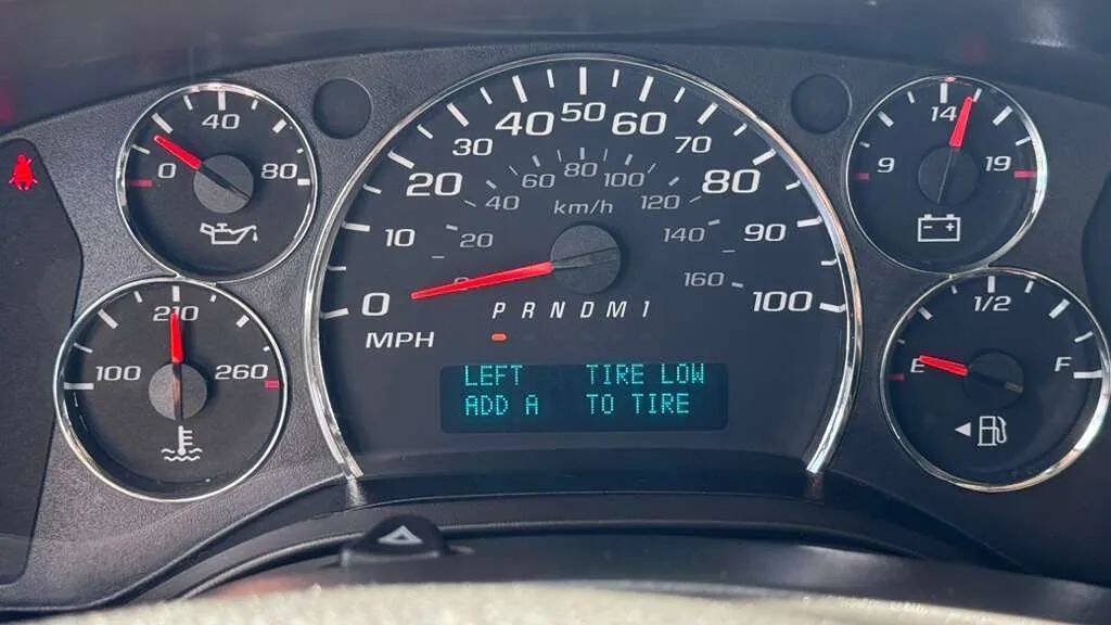 Used 2016 Chevrolet Express 2500 RWD image 19