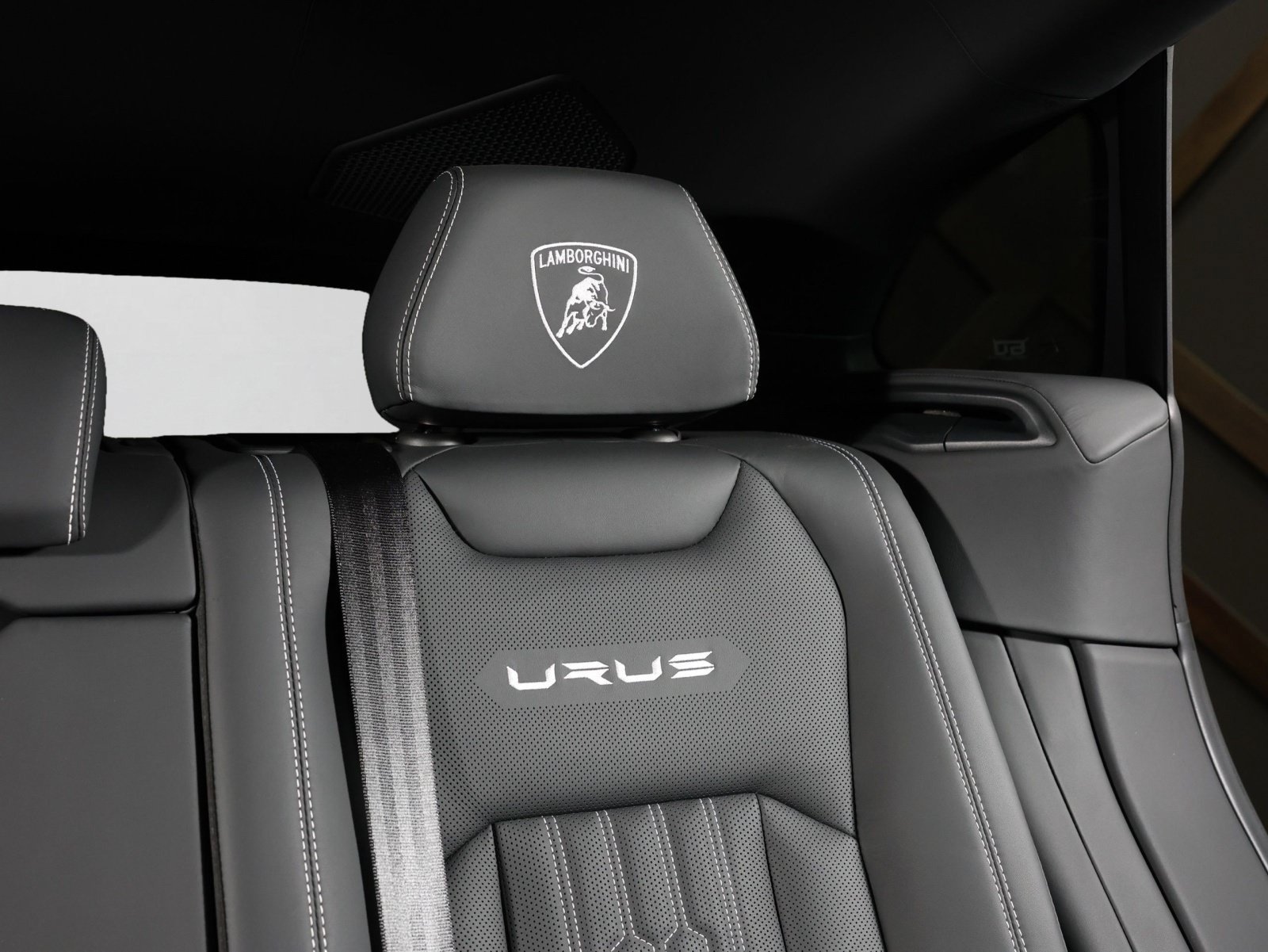 Used 2023 Lamborghini Urus Performante AWD/4WD image 16