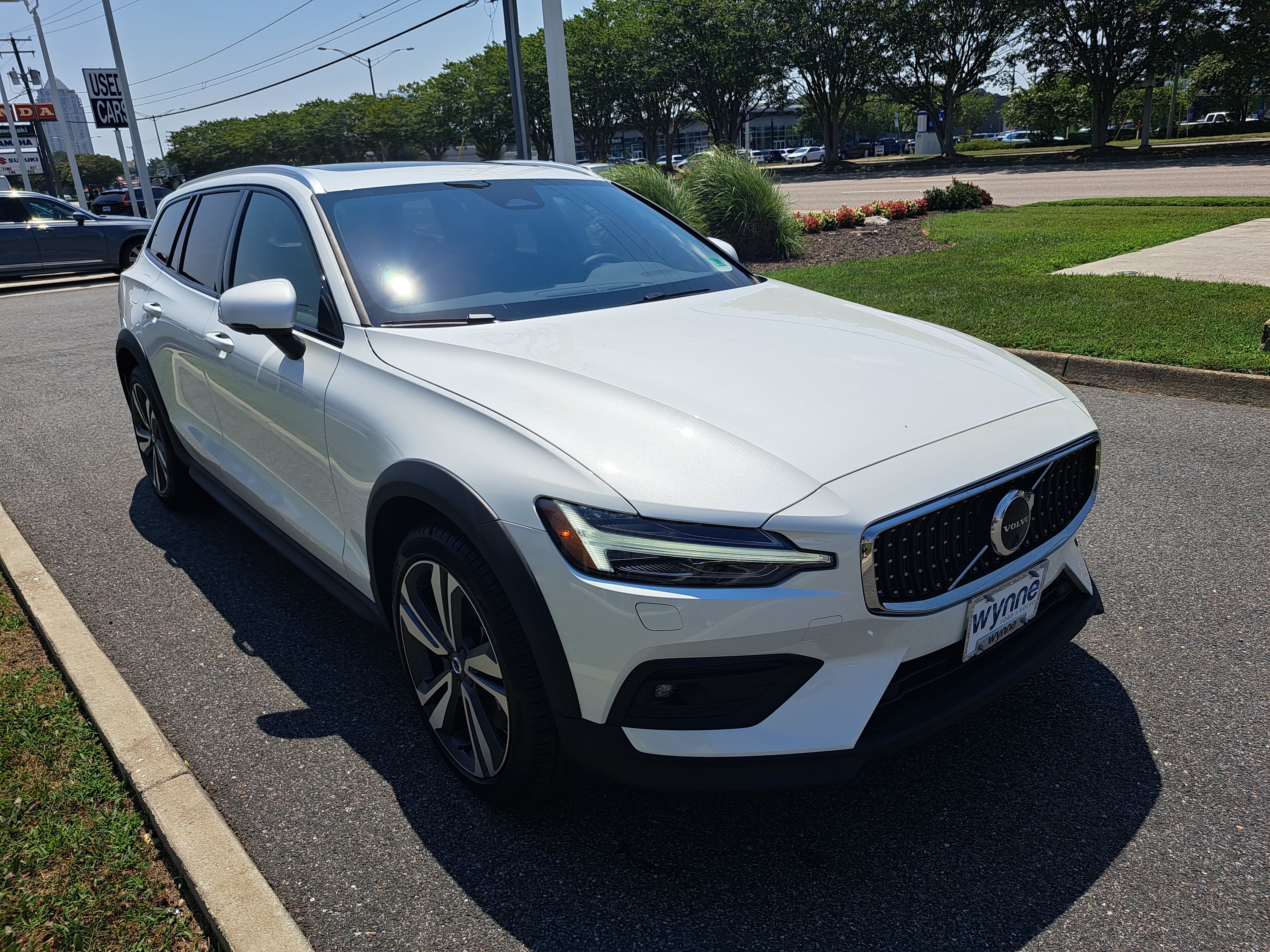 New 2026 Volvo V60 B5 Cross Country Plus w/ Protection Package Premier AWD/4WD image 2